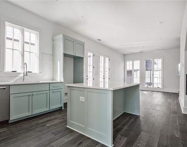 135 Carlyle Lane - Photo Thumbnail 7