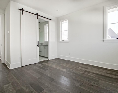 135 Carlyle Lane - Photo Thumbnail 14