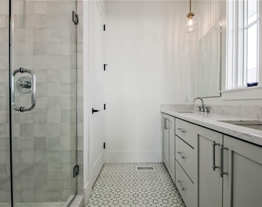 135 Carlyle Lane - Photo Thumbnail 16