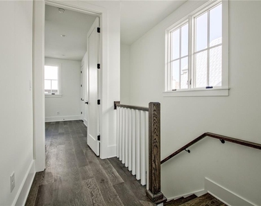 135 Carlyle Lane - Photo Thumbnail 12