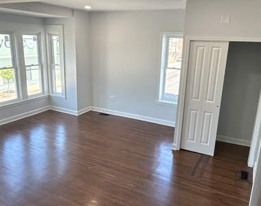 224 E Cass Street - Photo Thumbnail 6