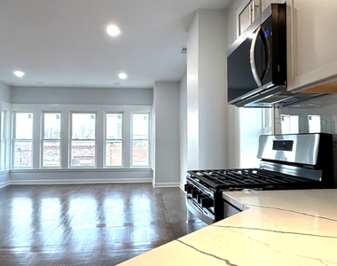 224 E Cass Street - Photo Thumbnail 3