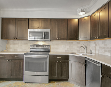1002 Castilian Court - Photo Thumbnail 7