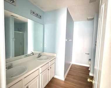 3871 Pleasant Oaks Drive - Photo Thumbnail 21