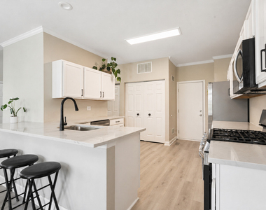 206 Madison Drive - Photo Thumbnail 5