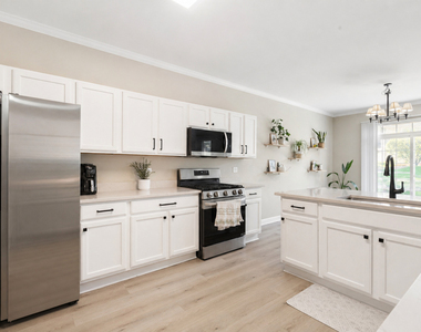 206 Madison Drive - Photo Thumbnail 4