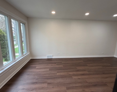 5822 W 64th Place - Photo Thumbnail 4