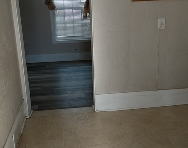 1001 Grand Avenue - Photo Thumbnail 9