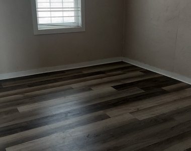 1001 Grand Avenue - Photo Thumbnail 10