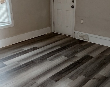 1001 Grand Avenue - Photo Thumbnail 1