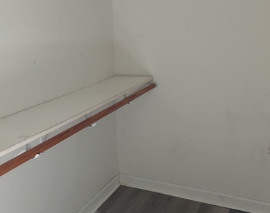 1001 Grand Avenue - Photo Thumbnail 8