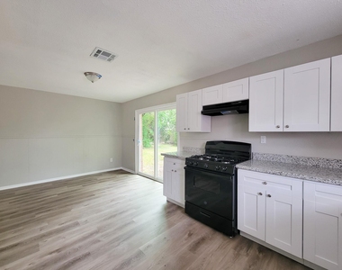 3121 Proswimmer Street - Photo Thumbnail 9