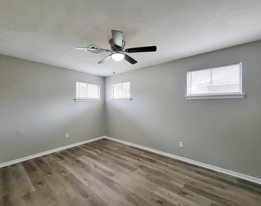3121 Proswimmer Street - Photo Thumbnail 22