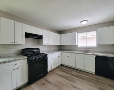 3121 Proswimmer Street - Photo Thumbnail 10