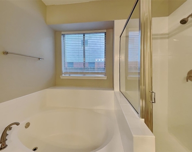16411 Willingham Way - Photo Thumbnail 10