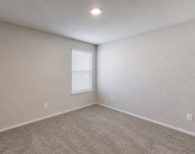1018 Sycamore Drive - Photo Thumbnail 10
