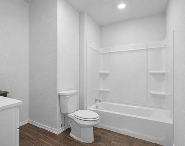 1018 Sycamore Drive - Photo Thumbnail 9