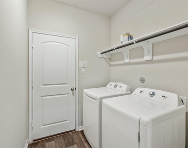 5126 Chester Springs Lane - Photo Thumbnail 17