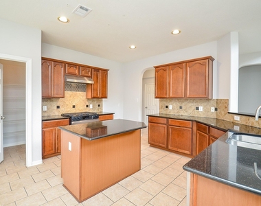 3911 Fallsbrook Court - Photo Thumbnail 16