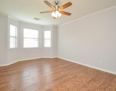 3911 Fallsbrook Court - Photo Thumbnail 10