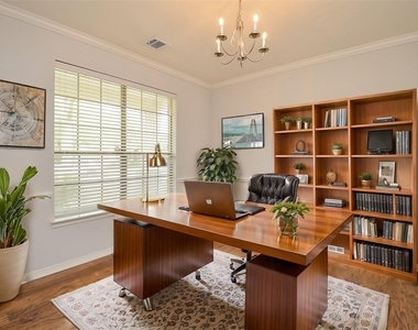 3911 Fallsbrook Court - Photo Thumbnail 4