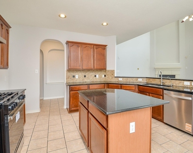 3911 Fallsbrook Court - Photo Thumbnail 15
