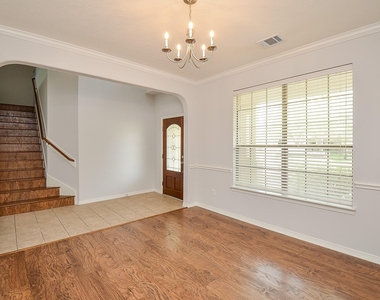 3911 Fallsbrook Court - Photo Thumbnail 5