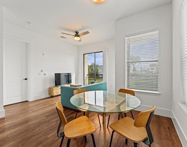 1508 Blodgett Street - Photo Thumbnail 12