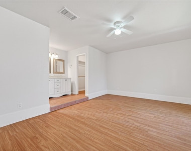 22206 Red River Drive - Photo Thumbnail 11
