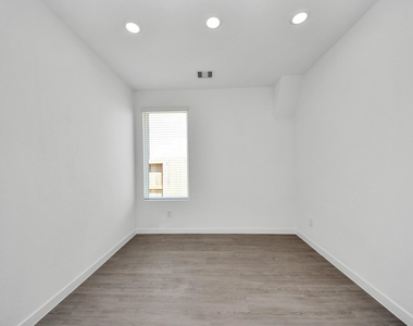 29515 Pondview Drive - Photo Thumbnail 21