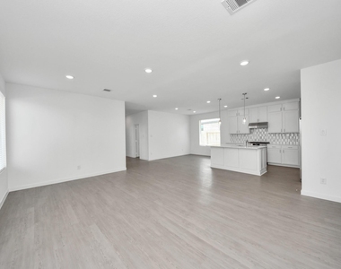 29515 Pondview Drive - Photo Thumbnail 8
