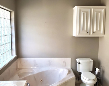 5106 Misty Lane - Photo Thumbnail 17