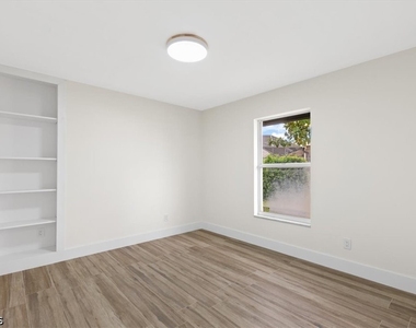 12809 Vista Pine Circle - Photo Thumbnail 10