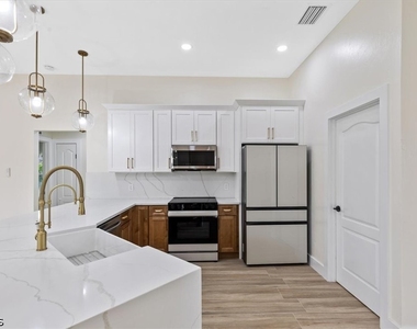 12809 Vista Pine Circle - Photo Thumbnail 7