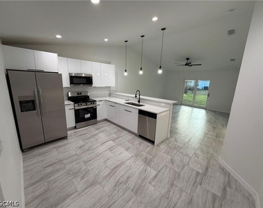 27079 Washington Street - Photo Thumbnail 6