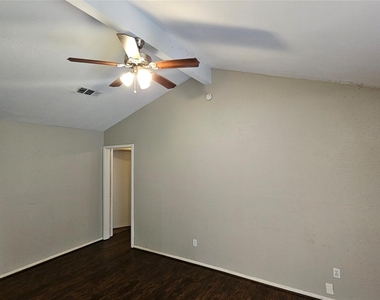 4430 Mccleester Drive - Photo Thumbnail 7