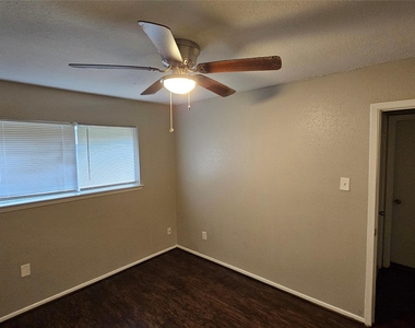 4430 Mccleester Drive - Photo Thumbnail 12