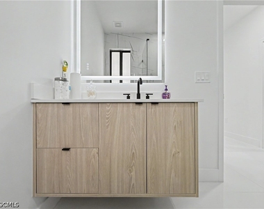 402 Thompson Avenue - Photo Thumbnail 21