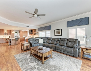 14813 Laguna Drive - Photo Thumbnail 11