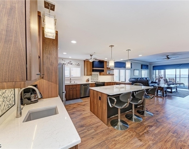 14813 Laguna Drive - Photo Thumbnail 17