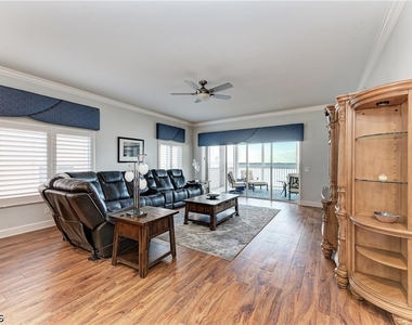 14813 Laguna Drive - Photo Thumbnail 7