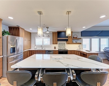 14813 Laguna Drive - Photo Thumbnail 12