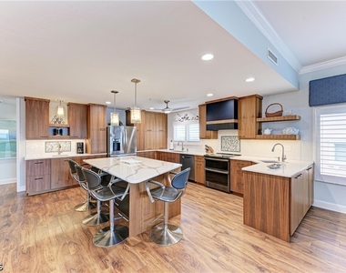 14813 Laguna Drive - Photo Thumbnail 13