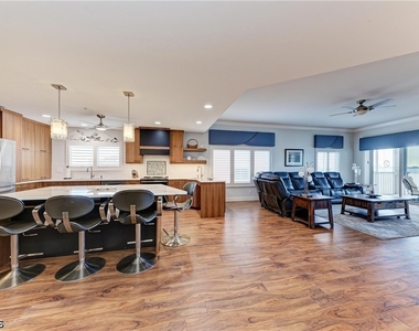 14813 Laguna Drive - Photo Thumbnail 6