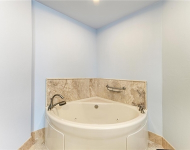 14813 Laguna Drive - Photo Thumbnail 32