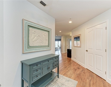 14813 Laguna Drive - Photo Thumbnail 5