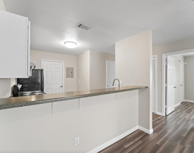 516 Hollyhock Streets - Photo Thumbnail 6