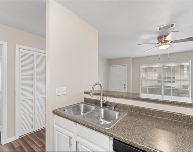 516 Hollyhock Streets - Photo Thumbnail 5