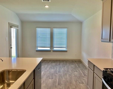 7023 Sunbreeze Lane - Photo Thumbnail 4