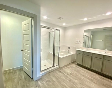 7023 Sunbreeze Lane - Photo Thumbnail 8